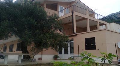 Apartments JURIĆ - TUČEPI